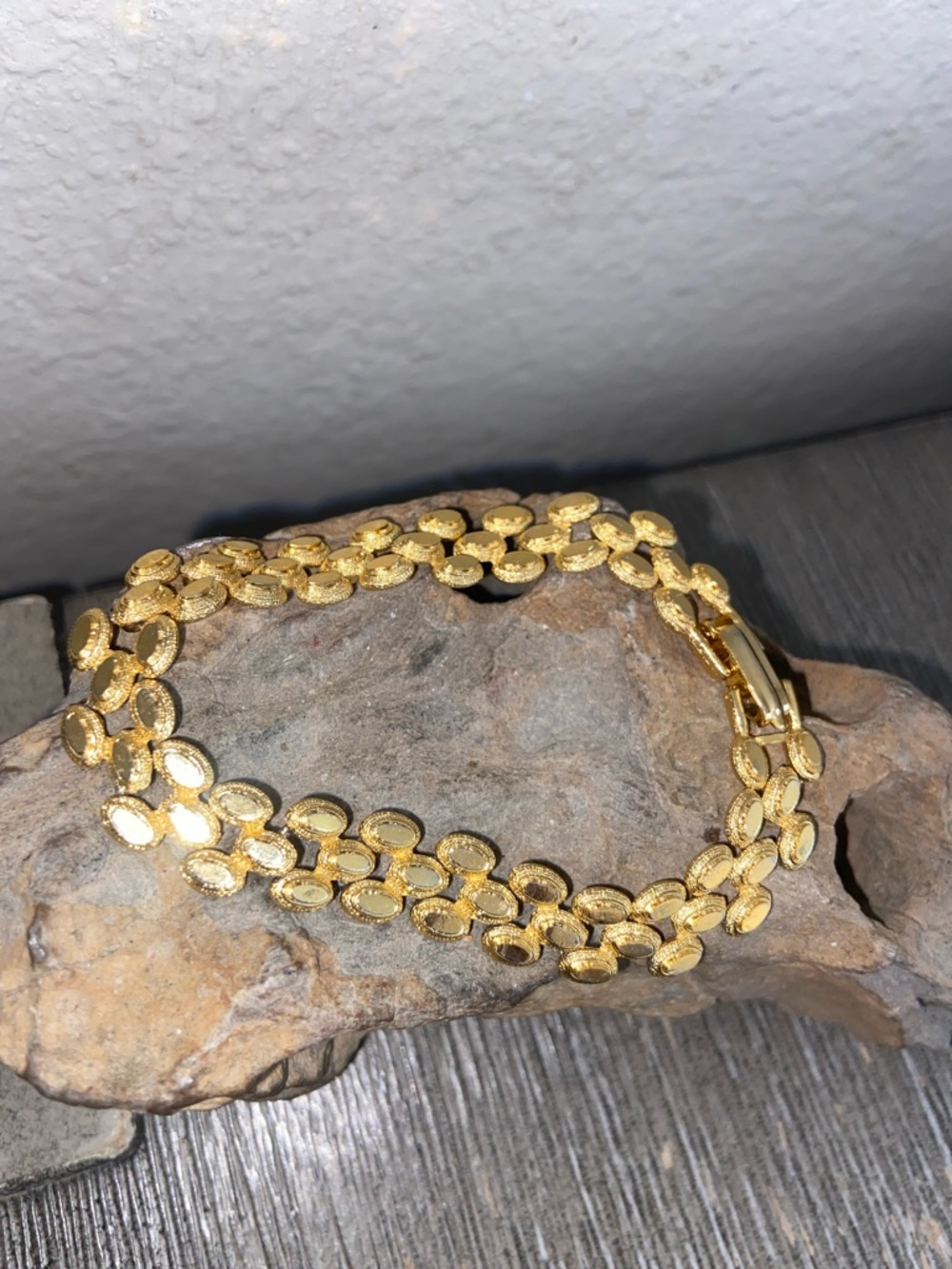 Vintage VENUE Gold Tone Links Bracelet